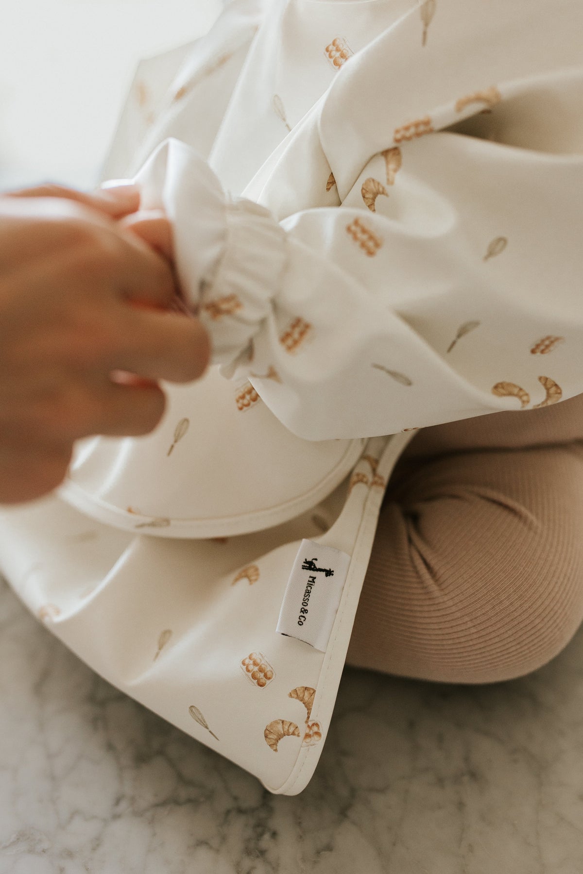Waterproof Long-Sleeve Baby Bib  6-24 months